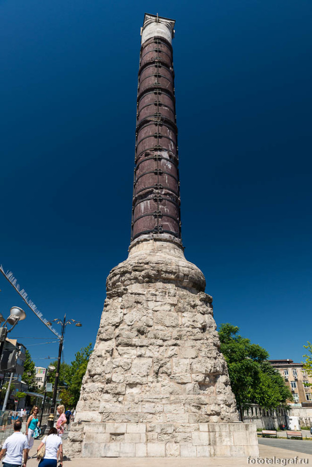 Колонна Константина, или Обожженная колонна. Единственная уцелевшая часть форума императора Константина.