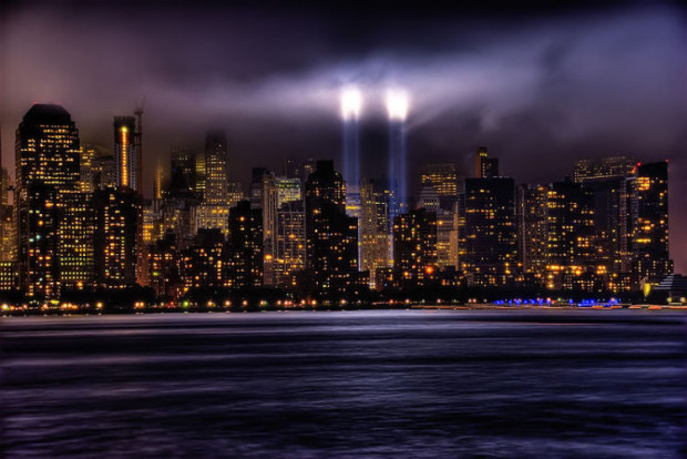 Световая инсталляция в память жертв теракта 11 сентября