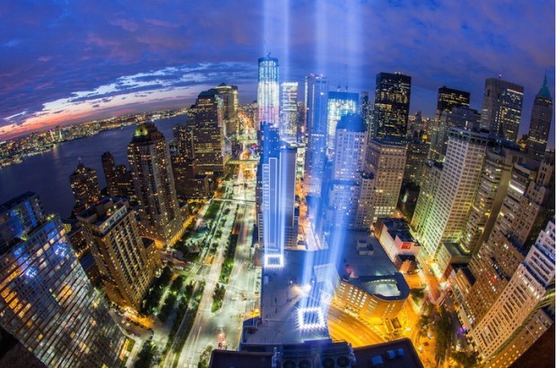 Световая инсталляция в память жертв теракта 11 сентября