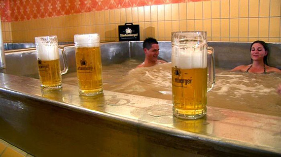 бассейн с пивом