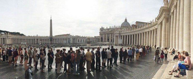 Enjoying-St.-Peters-Square-Before-Entering-The-Beautiful-Basilica-In-Vatican-City2-800x327