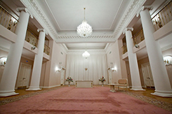 Главный зал Пушкинского дворца бракосочетаний