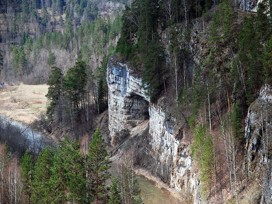 Известняковой пещеры в Южно-Уральском заповеднике