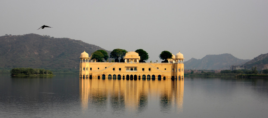 Дворец Джал-Махал в Индии