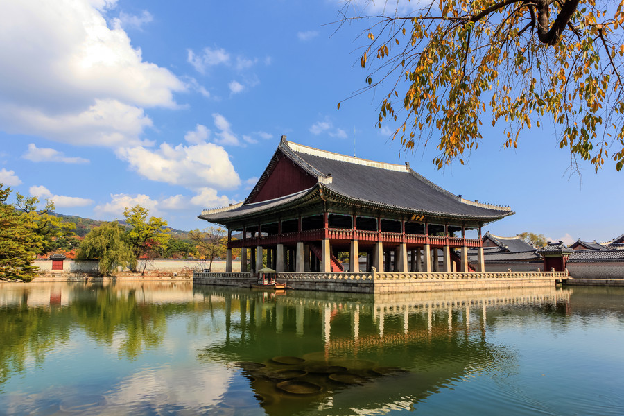 Дворец Кёнбок (Gyeongbok) в Сеуле, Южная Корея