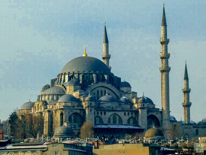 Мечеть Сулеймание в Стамбуле напоминает собор Айя-Софию