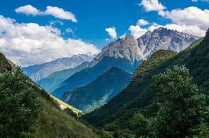 Отдых на Кавказе - вид на Куртатинское ущелье