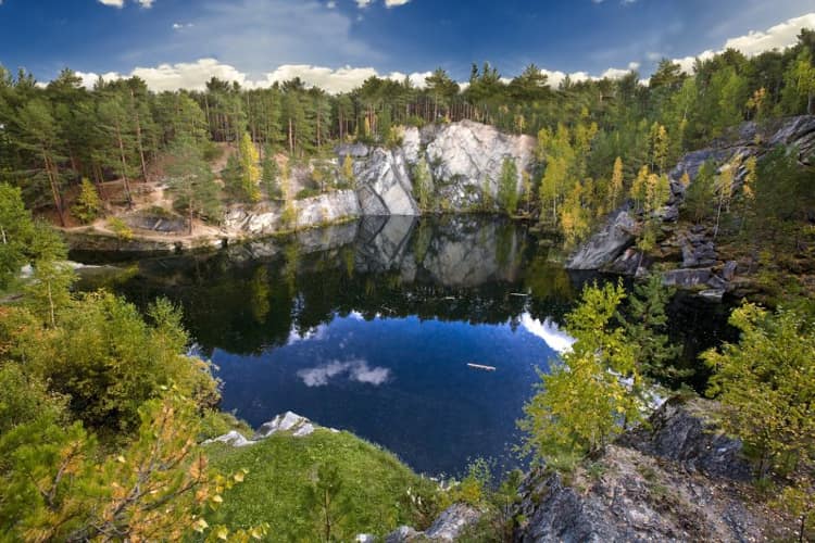 Природный парк Бажовские места, который также является очень живописным и достойным длительных прогулок по нему.