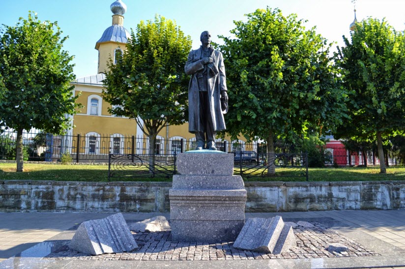 Памятник Рахманинову