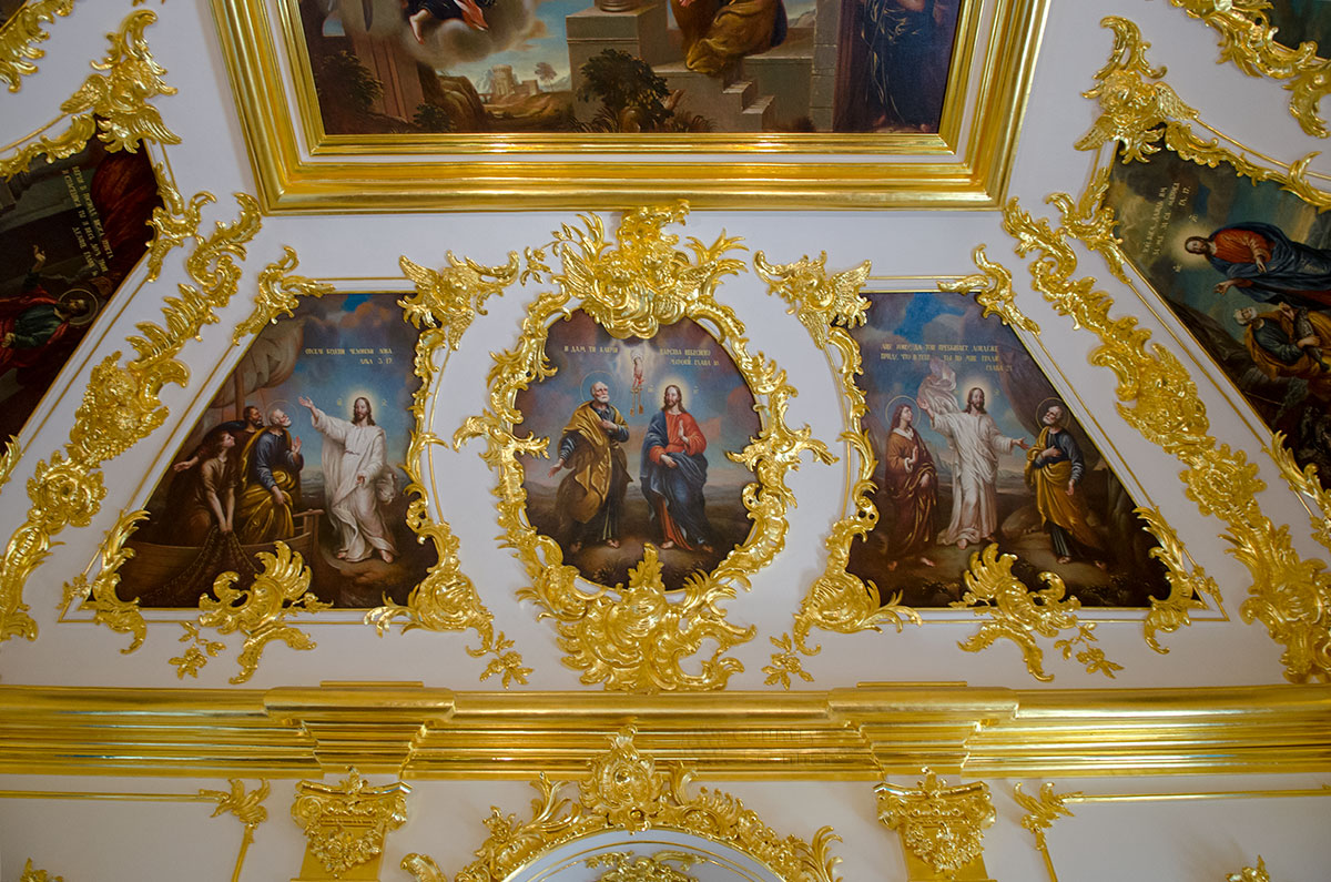 Художественные жизнеописания святых апостолов, где изображен и Спаситель, составляют одно из достояний церкви Петра и Павла в Петергофе.