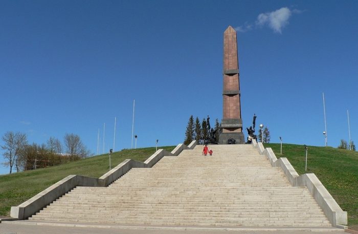 monument-druzhby-700x457