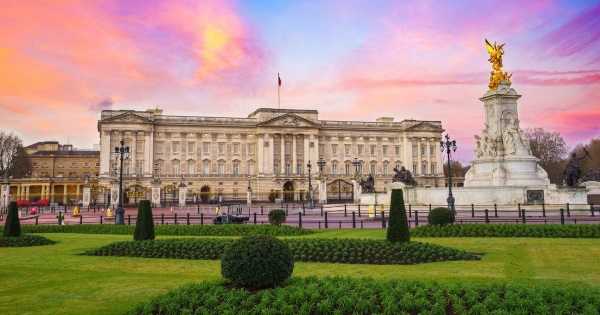 Букингемский дворец, Лондон. Фото, где находится, сколько комнат, интересные факты, история, экскурсии