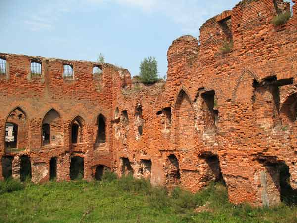 Руины прусского рыцарского замка Лохштедт