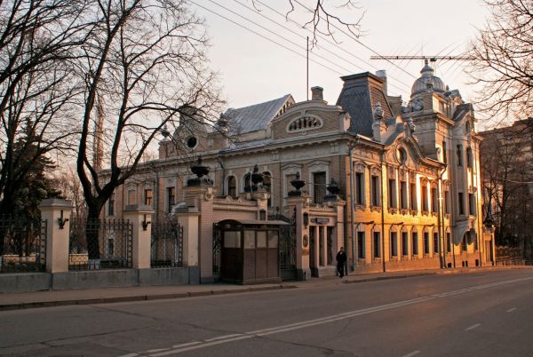 Здание посольства