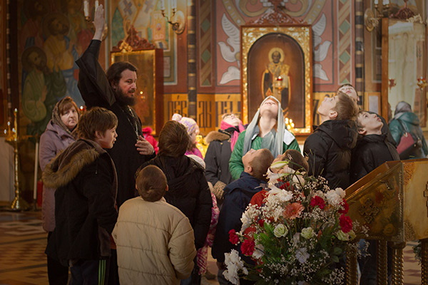 Собор Петра и Павла, Петергоф, Санкт-Петербург. Фото внутри, расписание богослужений, адрес, как добраться