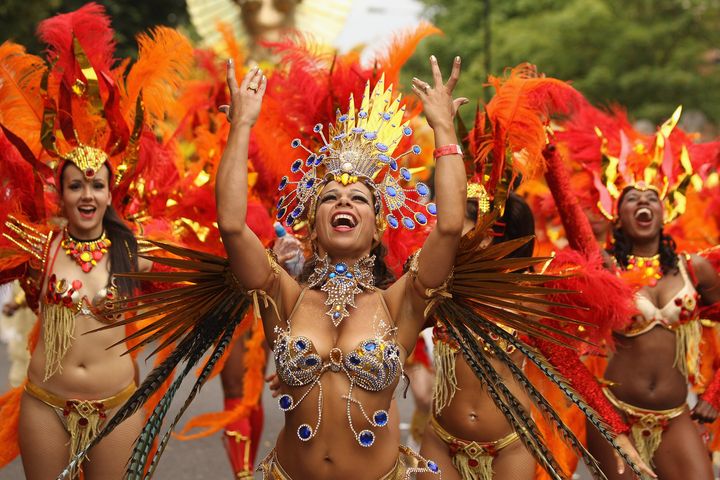 Танцовщица самбы на карнавале в Рио