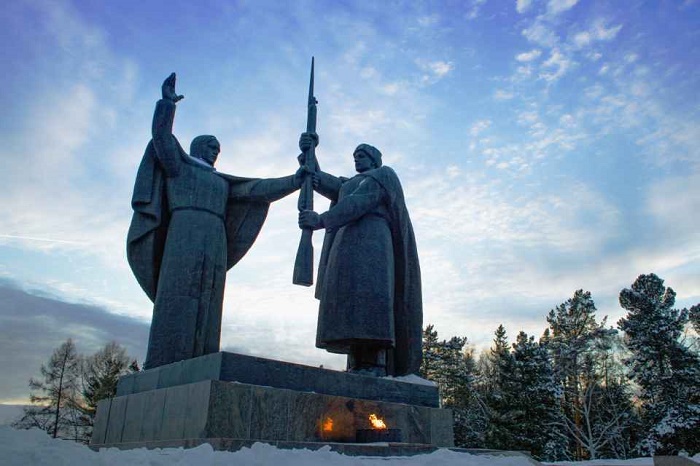 Монумент славы воинам-томичам