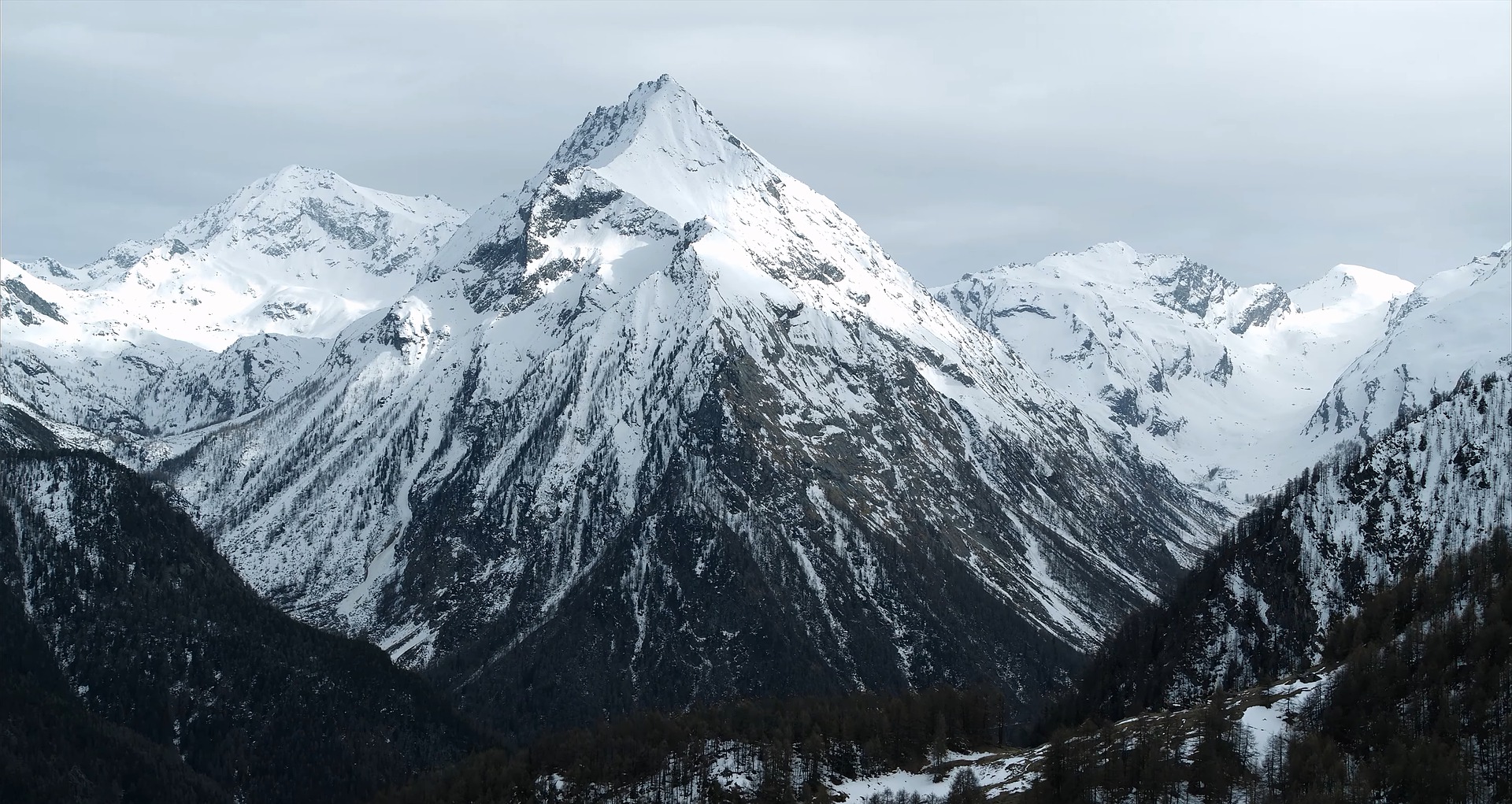 Гора Эльбрус: мечта любого альпиниста покорить её вершину